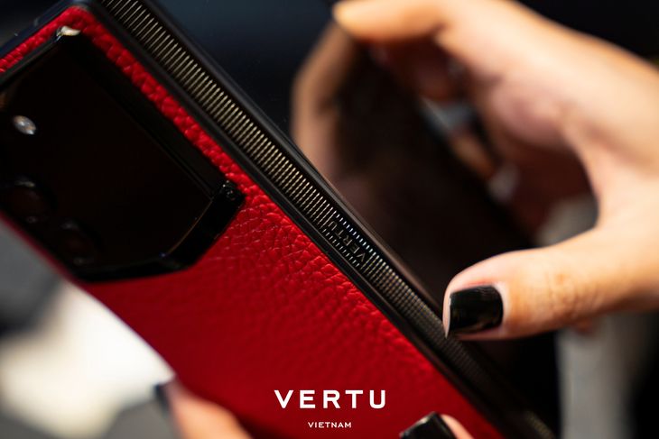Điều gì khiến smartphone giá hàng trăm triệu đồng vẫn có người mua? - Ảnh 4.