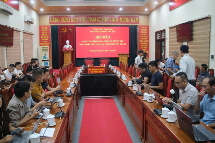 Tuyên Quang họp báo vụ hơn 140 điểm 10 toán: Sở GD-ĐT đề xuất cho thi lại môn toán - Ảnh 5.