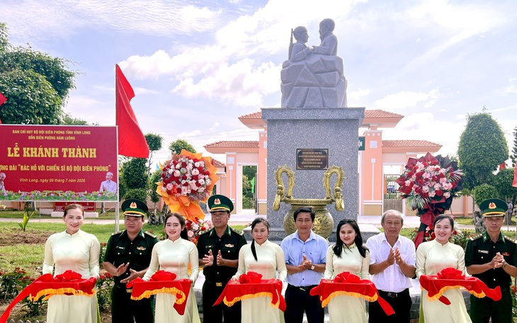 Kiều bào trẻ về làng Sen, Hoàng Trù nghe kể chuyện tuổi thơ Bác - Ảnh 6.