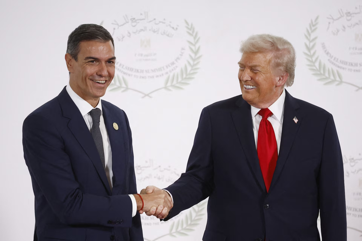 Ông Trump dọa cấm vận thương mại Tây Ban Nha: Mỹ có tự 'gậy ông đập lưng ông'? - Ảnh 2.