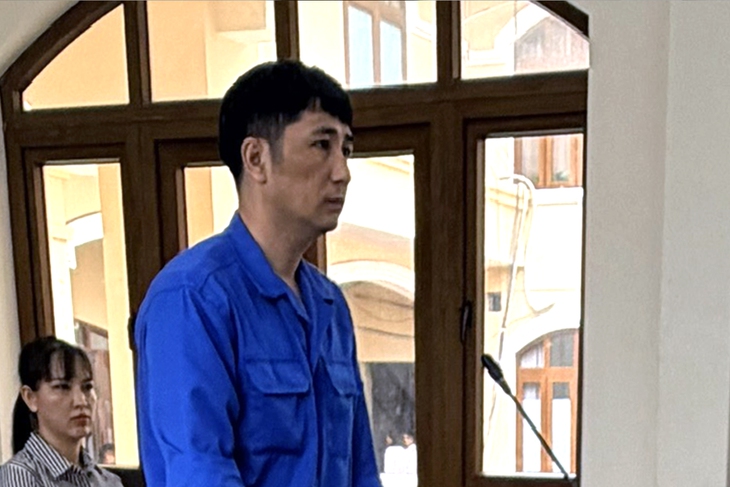 Xét xử cựu nhân viên cảng vụ đường thủy nội địa dùng sổ đỏ giả vay tiền - Ảnh 1.