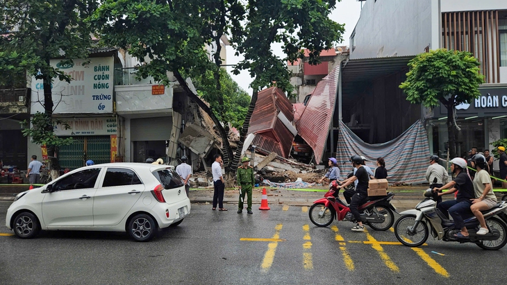 Sập nhà khi thi công: 3 căn liền kề ở mặt đường hư hỏng nặng - Ảnh 2.