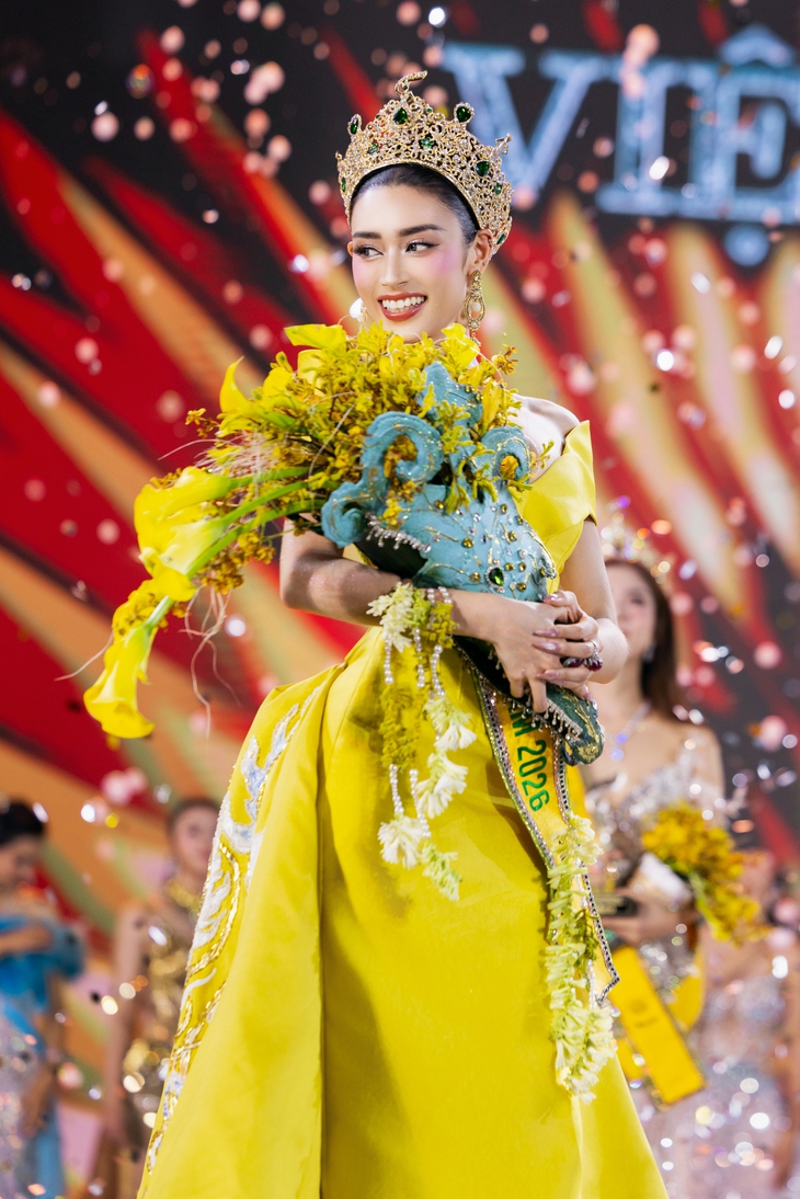 Nhật Kim Anh, Thiên Ân nói gì về chiến thắng của Emoura Phạm tại Miss Grand Vietnam 2026? - Ảnh 2.