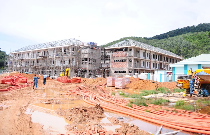 Loạt ảnh mới nhất hai trường nội trú liên cấp hơn 600 tỉ đồng sắp hoàn tất ở Đà Nẵng - Ảnh 1.