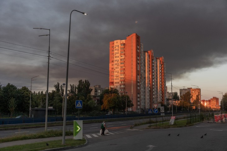 Nga tấn công Kiev dữ dội, nhiều người thương vong - Ảnh 2.