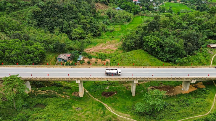 Khẩn trương hoàn thiện trạm dừng nghỉ, thu phí đồng bộ các tuyến cao tốc trước 15-8 - Ảnh 2.