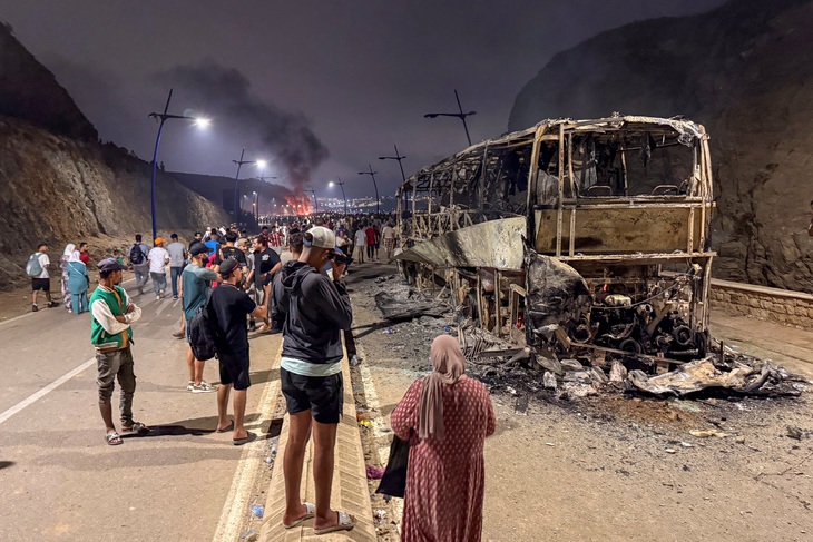 'Tôi đã sợ mất mạng': Đêm hỗn loạn tại Ceuta - Ảnh 2.