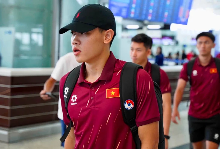 Chưa kịp nghỉ ngơi sau trận hòa Singapore, đội tuyển Việt Nam đi Indonesia từ sáng sớm - Ảnh 2.