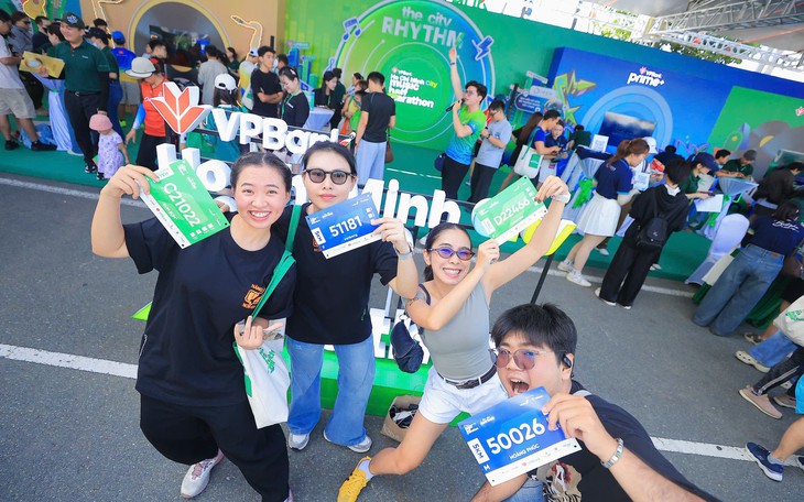 Hàng ngàn khán giả 'cháy' cùng Bích Phương, Hoàng Dũng tại đại nhạc hội VPBank Prime's Night - Ảnh 2.