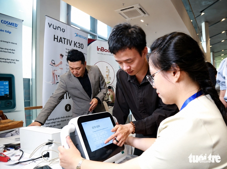 Xem trực tiếp ca mổ robot tại Hội nghị khoa học quốc tế liên bệnh viện - Ảnh 2.