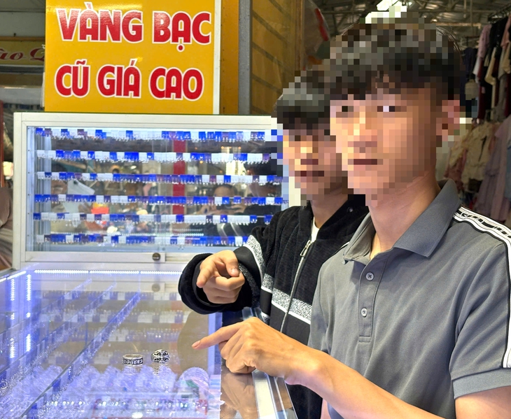 2 thiếu niên vào khu biệt thự cao cấp ở Đà Nẵng lục hàng loạt ô tô để trộm cắp - Ảnh 1.