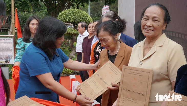 Vì sao vàng của cán bộ đi B có tên tuổi địa chỉ vẫn không tìm được người để trao trả? - Ảnh 2.
