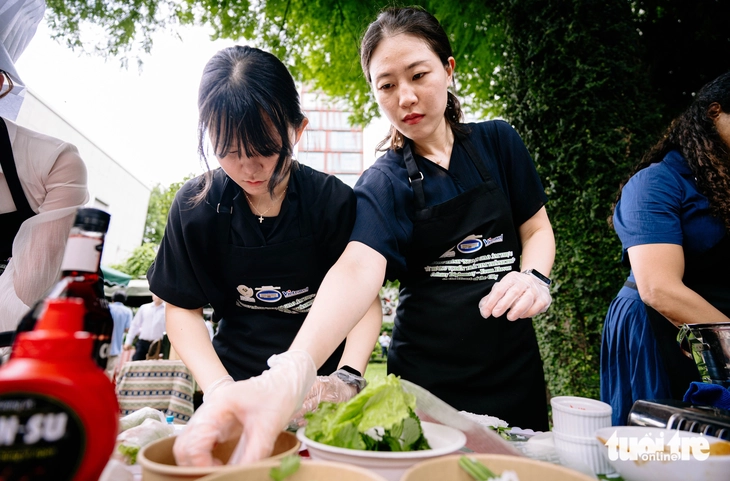 Ngoại giao ẩm thực: Để gỏi cuốn, chả giò, trà sen kể câu chuyện TP.HCM với thế giới - Ảnh 7.