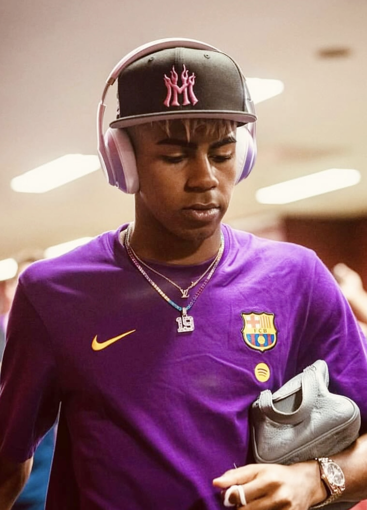 Mở hộp trang sức kim cương của Lamine Yamal - Ảnh 7.