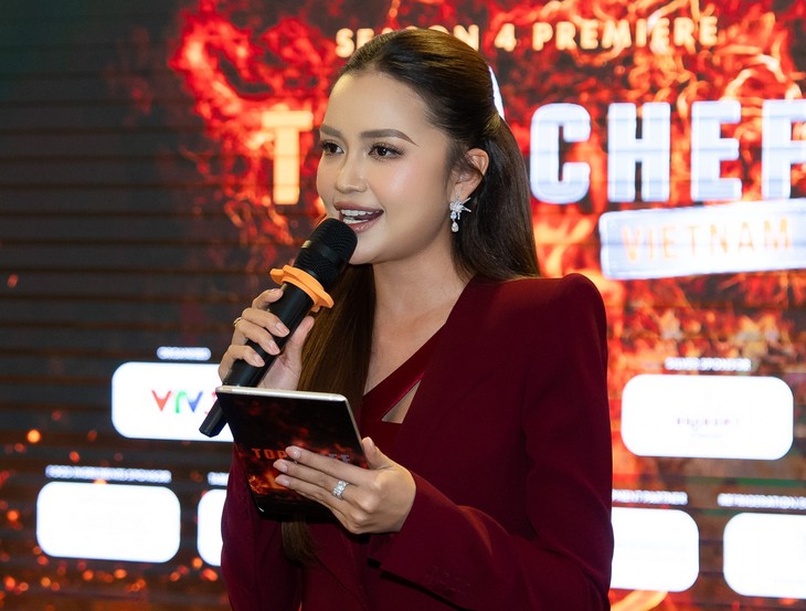 Hoa hậu Ngọc Châu dẫn Top Chef Việt Nam 2026: 'Ồ, cái này cũng có thể nấu ăn được sao?' - Ảnh 1.