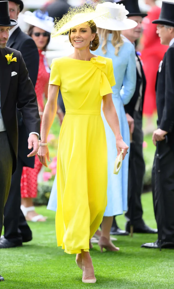 Công nương Kate Middleton là người mặc đẹp nhất nước Anh - Ảnh 2.