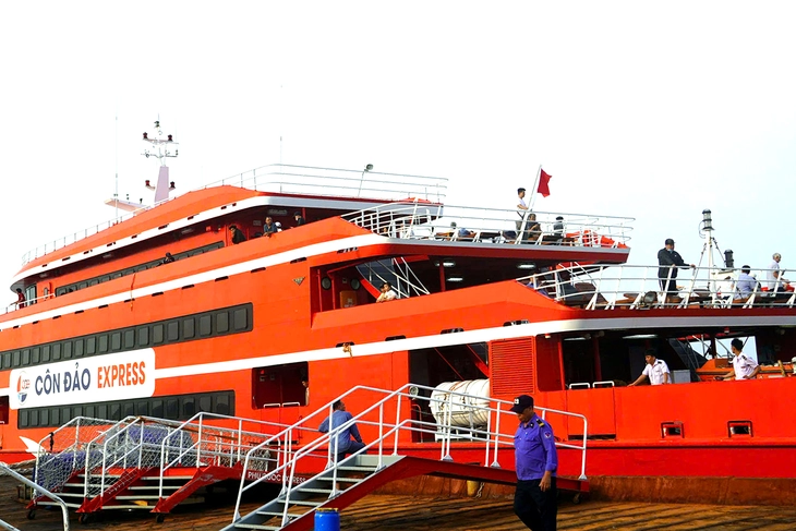 Gặp sự cố bất ngờ, tàu cao tốc Vũng Tàu - Côn Đảo phải quay đầu - Ảnh 2.