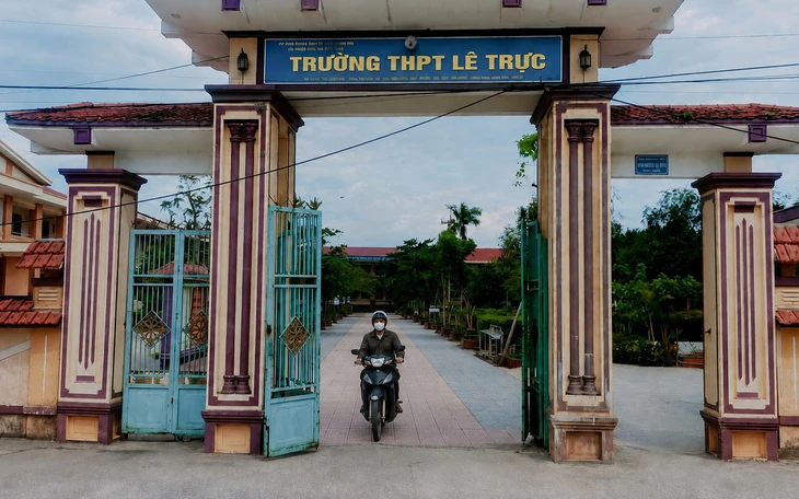 Nhiều sai phạm tài chính tại trường THPT Lê Trực, nơi xảy ra tiêu cực thi cử ở Quảng Trị - Ảnh 2.