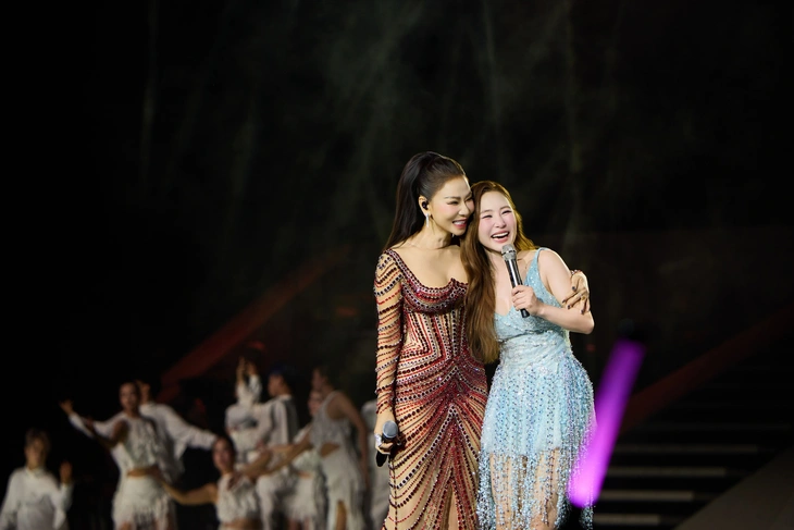 Hương Tràm đệm piano hát cùng Phan Mạnh Quỳnh và 5 khoảng khắc đáng nhớ của Phao cứu sinh Concert - Ảnh 7.
