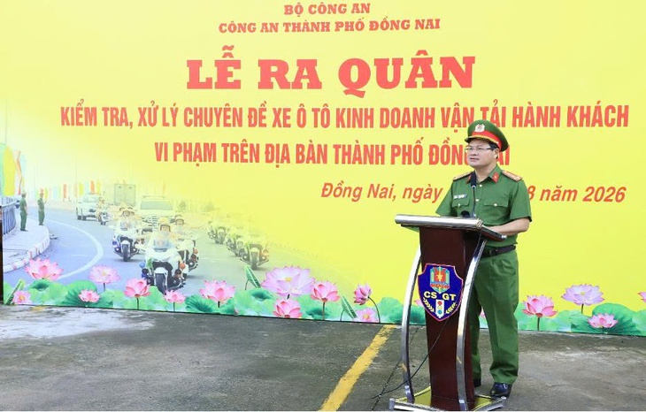 Công an Đồng Nai ra quân kiểm tra, xử lý xe khách vi phạm - Ảnh 4.