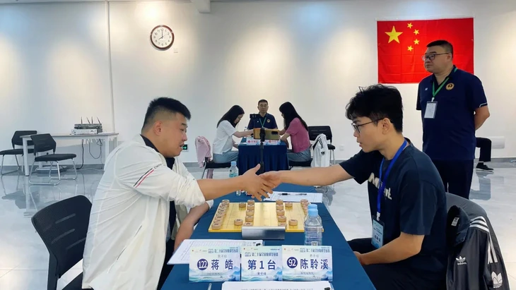 Tiến sĩ toán được phong cấp 'đại sư' cờ tướng - Ảnh 1.