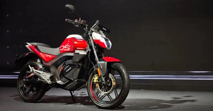 Xe máy điện nhiều công nghệ xịn như ô tô, giá chỉ ngang Honda Lead, đi tới 260km/sạc - Ảnh 1.