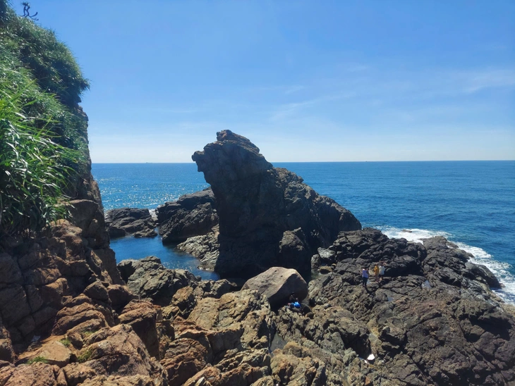 3 tuyến trekking trên núi Sơn Trà sóng cuộn trào dễ gặp nạn - Ảnh 4.