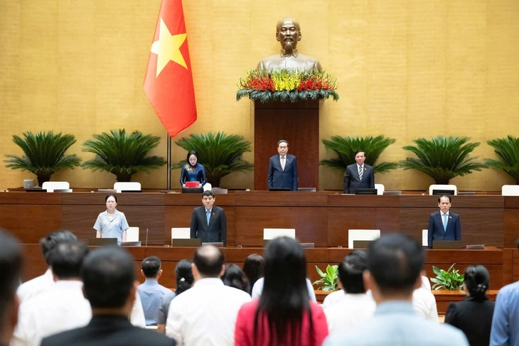Quốc hội Việt Nam mặc niệm tưởng nhớ Chủ tịch Quốc hội Lào Xaysomphone Phomvihane - Ảnh 1.
