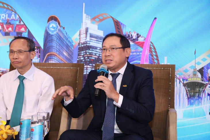Chi phí vốn vẫn là một trong những bài toán lớn của doanh nghiệp khi mục tiêu tăng trưởng cao đòi hỏi thêm nguồn lực trong bối cảnh lãi suất ngân hàng vẫn neo cao. - Ảnh 2.