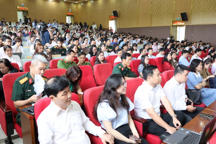 Nâng chất đội ngũ giảng viên, giáo viên qua bồi dưỡng lý luận chính trị - Ảnh 3.