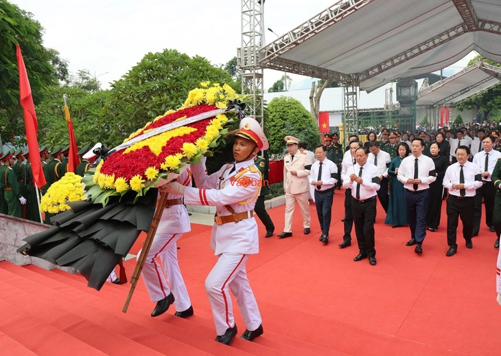 Hình ảnh lễ truy điệu và an táng 47 hài cốt liệt sĩ sau 75 năm nằm trong mộ tập thể - Ảnh 5.