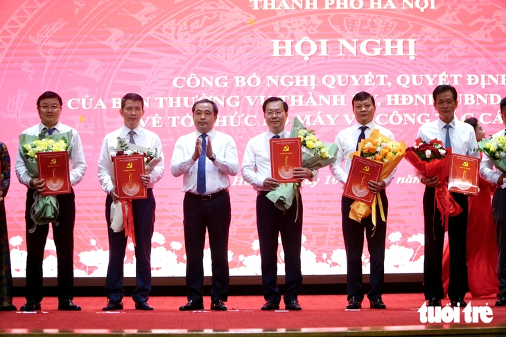 Hà Nội bổ nhiệm loạt cán bộ, ông Nguyễn Phi Thường thôi làm Giám đốc Sở Xây dựng - Ảnh 1.