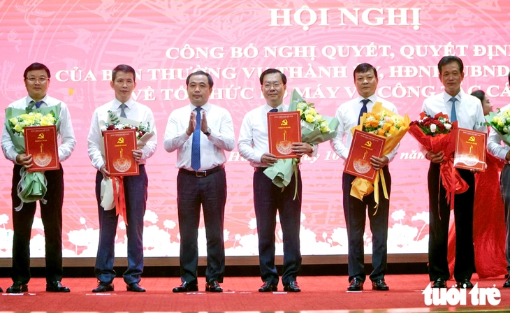 Hà Nội bổ nhiệm loạt cán bộ, ông Nguyễn Phi Thường thôi làm Giám đốc Sở Xây dựng - Ảnh 2.