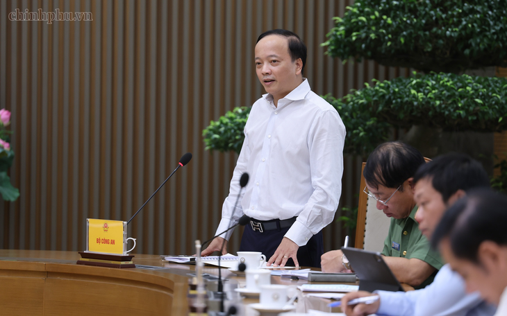 Phó thủ tướng thường trực: Thí điểm xe điện ba bánh cần đánh giá kỹ tính khả thi - Ảnh 1.