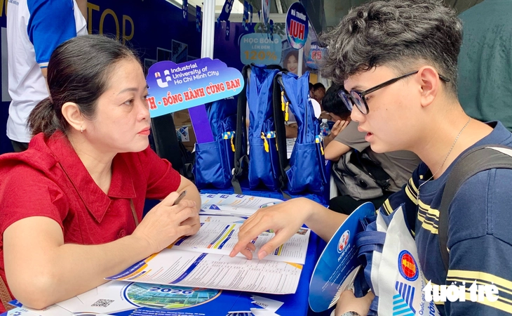 Điểm chuẩn Trường đại học Công nghiệp TP.HCM: Tự động hóa dẫn đầu với 26 điểm - Ảnh 2.