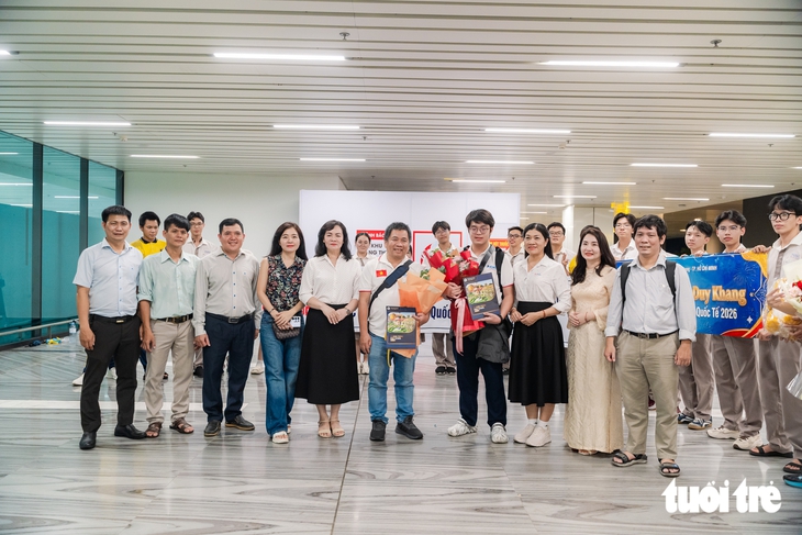 Nam sinh lớp 10 trường chuyên Lê Hồng Phong mang Huy chương Đồng Olympic AI quốc tế về nước - Ảnh 5.