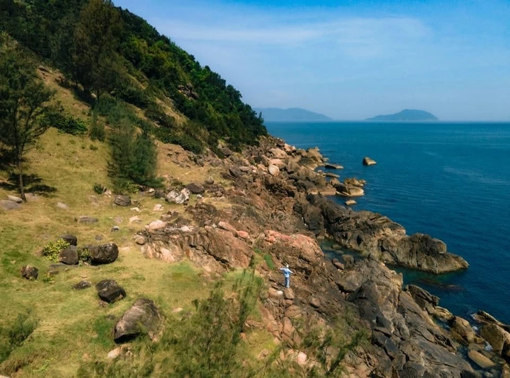 3 tuyến trekking trên núi Sơn Trà sóng cuộn trào dễ gặp nạn - Ảnh 8.