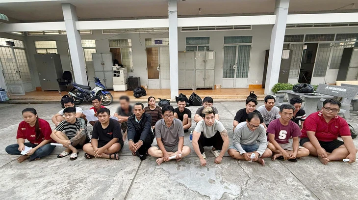 Triệt phá đường dây đánh bạc, rửa tiền xuyên quốc gia, giao dịch hàng trăm tỉ đồng - Ảnh 3.