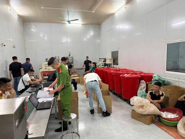 Khởi tố 21 bị can trong đường dây quảng cáo gian dối sản phẩm đông y 'xương khớp bà Sáu'  - Ảnh 3.