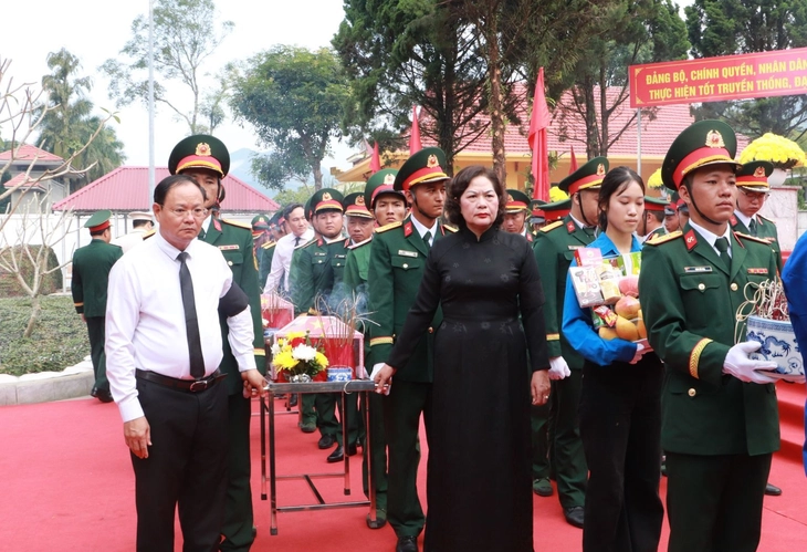 Hình ảnh lễ truy điệu và an táng 47 hài cốt liệt sĩ sau 75 năm nằm trong mộ tập thể - Ảnh 7.