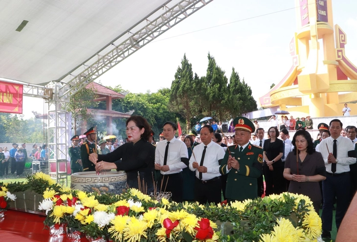 Hình ảnh lễ truy điệu và an táng 47 hài cốt liệt sĩ sau 75 năm nằm trong mộ tập thể - Ảnh 6.