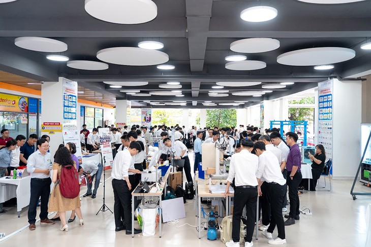 Doanh nghiệp ‘săn’ nhân tài kỹ thuật tại HUTECH TECHSHOW 2026 - Ảnh 2.
