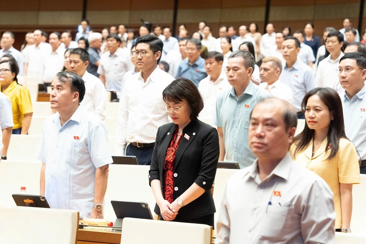 Quốc hội Việt Nam mặc niệm tưởng nhớ Chủ tịch Quốc hội Lào Xaysomphone Phomvihane - Ảnh 3.