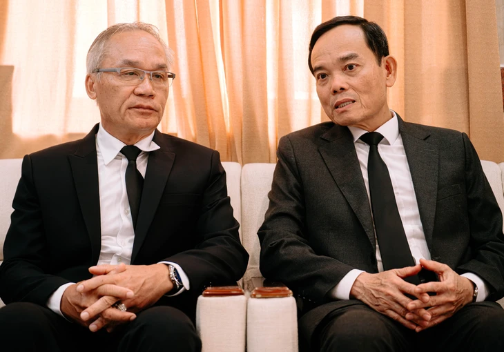 Đoàn lãnh đạo TP.HCM viếng và ghi sổ tang Chủ tịch Quốc hội Lào Xaysomphone Phomvihane - Ảnh 4.