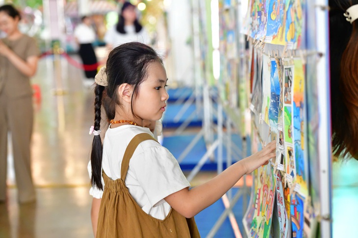 Hơn cả một cuộc thi vẽ: Hành trình lan tỏa nhận thức về chăm sóc thị lực trẻ em - Ảnh 2.