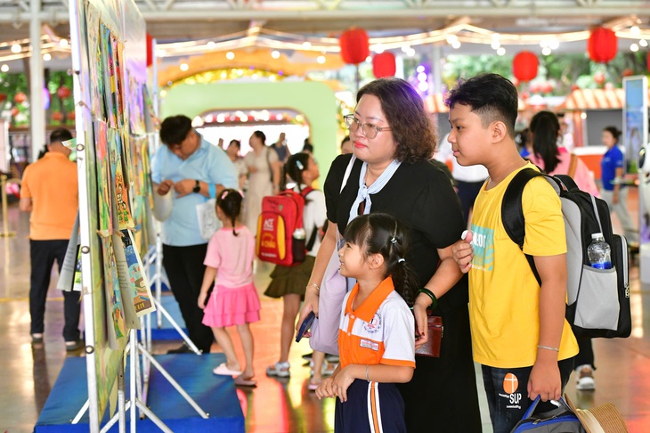 Hơn cả một cuộc thi vẽ: Hành trình lan tỏa nhận thức về chăm sóc thị lực trẻ em - Ảnh 3.