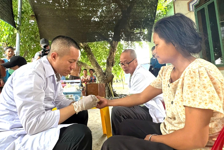 Khánh Hòa quyết dẹp 'điểm nóng' sốt rét ở miền núi Khánh Vĩnh - Ảnh 1.