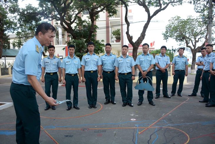 Trực thăng, tiêm kích của Quân chủng Phòng không - Không quân diễn tập bắn, ném bom đạn thật - Ảnh 4.