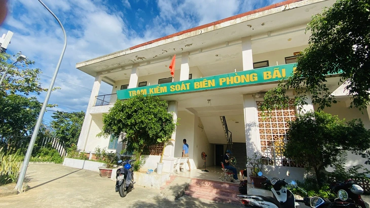 Vụ 4 người bị sóng cuốn xuống biển Đà Nẵng: Mở rộng vùng tìm kiếm ra vùng biển giữa Sơn Trà và Cù Lao Chàm - Ảnh 4.