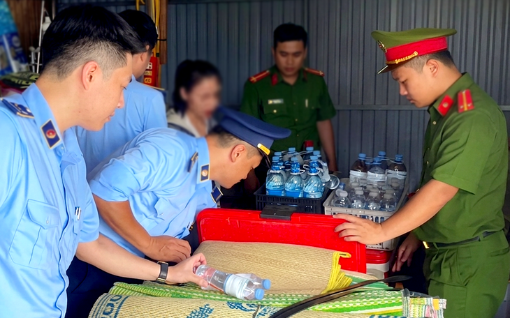 Đóng nước vào chai cũ có thương hiệu đem bán, xử lý thế nào? - Ảnh 4.
